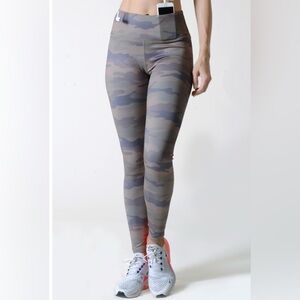 Yelete active camo leggings size large